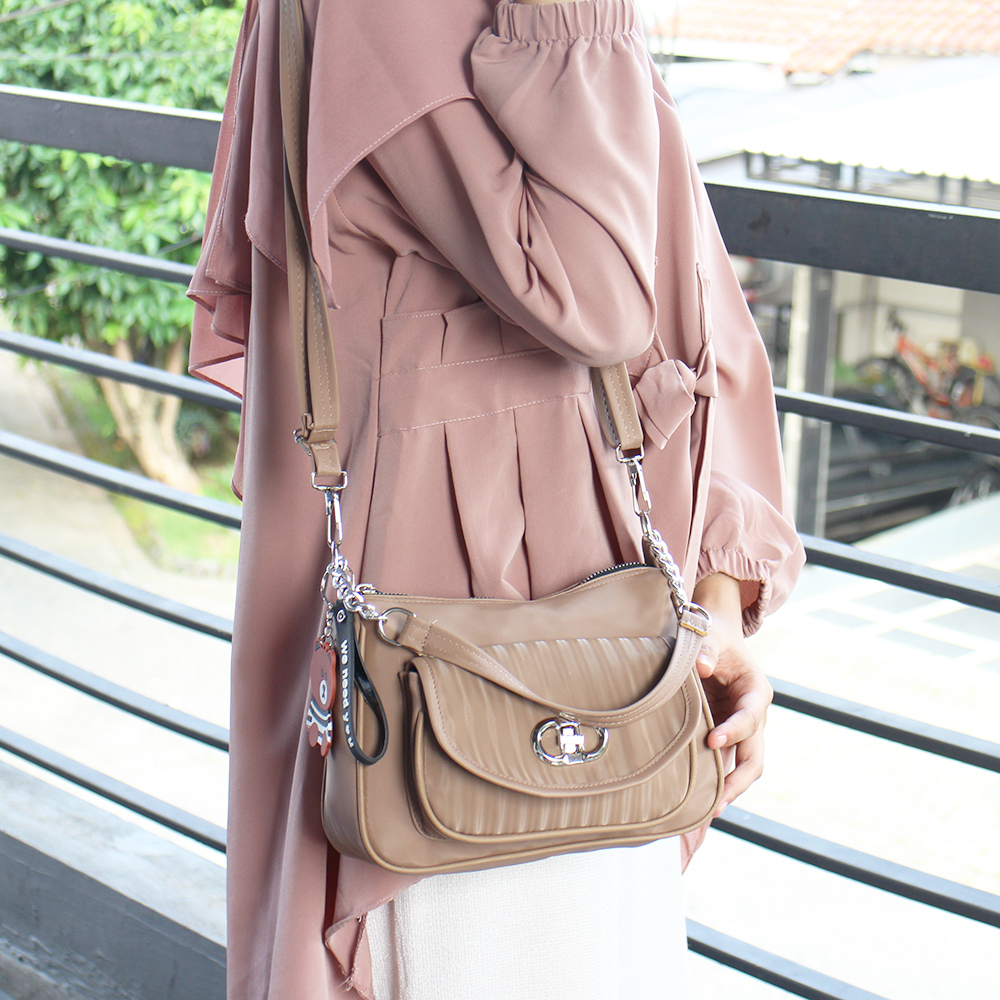 Luna Aura Tas Selempang Jinjing Wanita Salur Kombinasi Rantai Korea Free Gantungan Tas Slingbag Wanita Kekinian Tas Wanita Terbaru Tas ootd