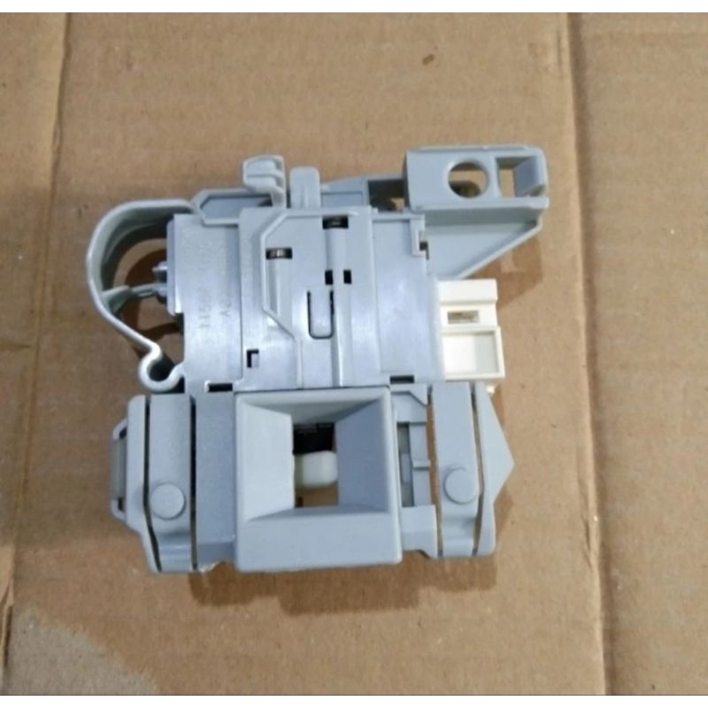 door lock mesin cuci electrolux