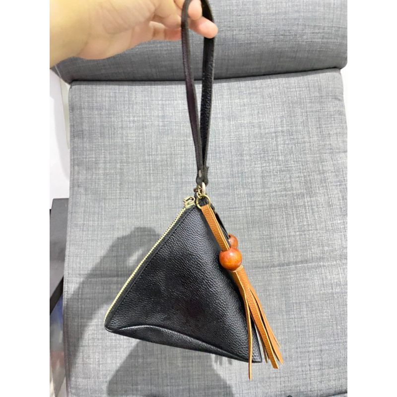 TAS TANGAN SEGITIGA WANITA WARNA HITAM / HANDBAG PESTA / BAHAN KULIT - PRELOVED