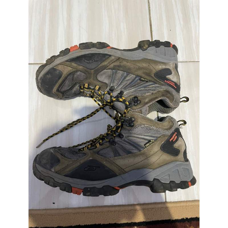 sepatu outdoor hiking gunung second prospecs ukuran 44 uk 44