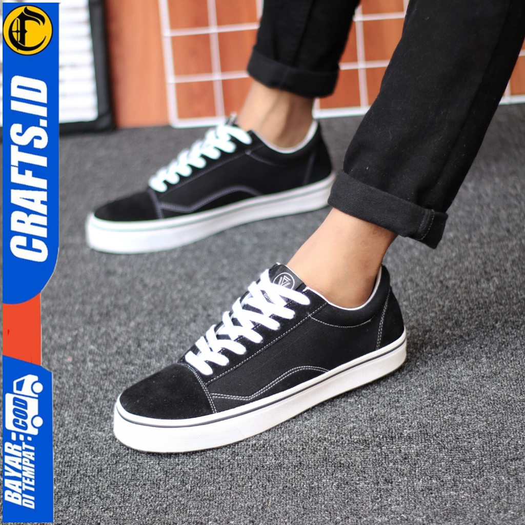 Sepatu Sekolah Sneakers Big Size Jumbo Black White 44 45 46 47 Sepatu Ukuran Besar Pria