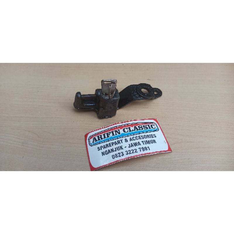 Helmet Holder tempat helm helem cantolan Honda benly s110 pnp s90 s90z original