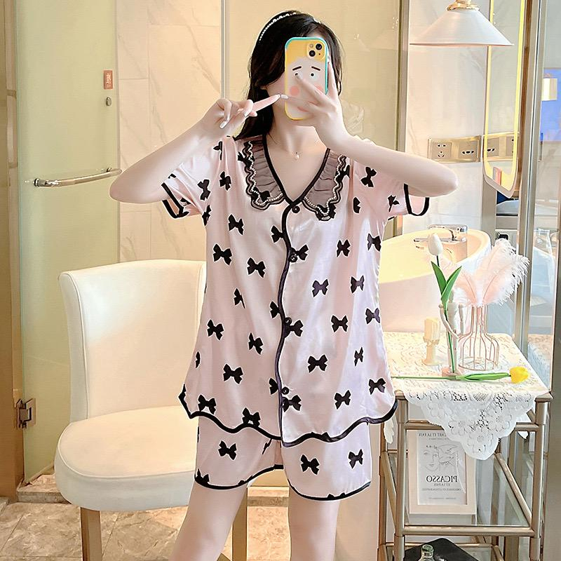 01 Sleepwear Satin Piyama Bahan Satin Lengan Pendek Celana Pendek Kerah Motif Kupu-Kupu Kancing Hidup High Quality Piyama Import/ Baju Tidur Import / Baju Tidur Murah / Piyama Set / Baju Tidur Set