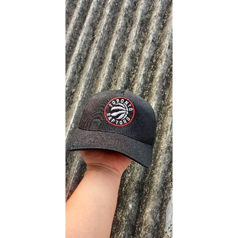 Topi Cap NBA Raptors Mitchell and ness preloved good condition