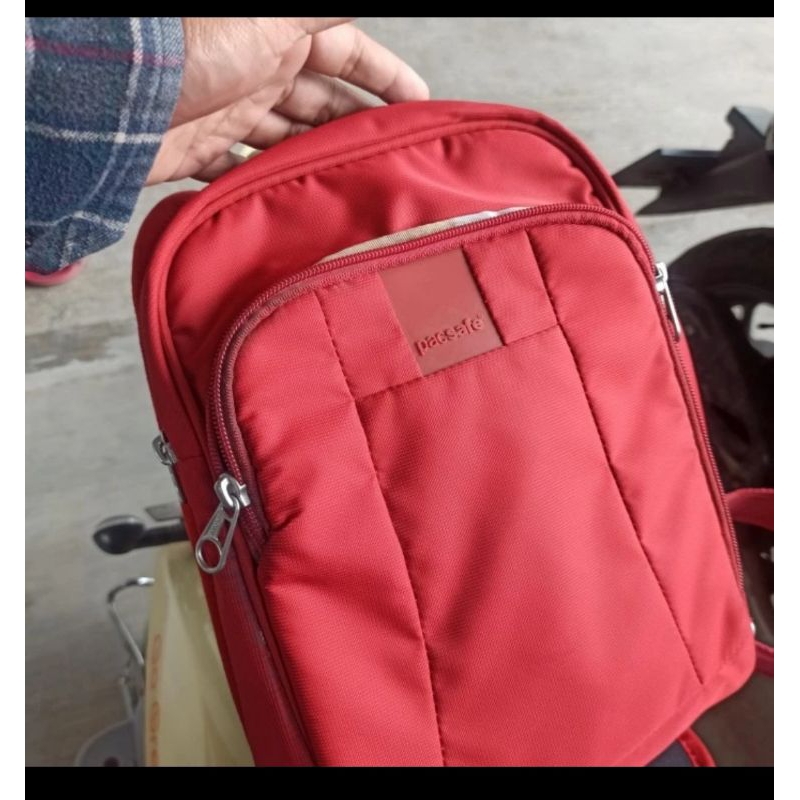 Tas Slempang PACSAFE Original