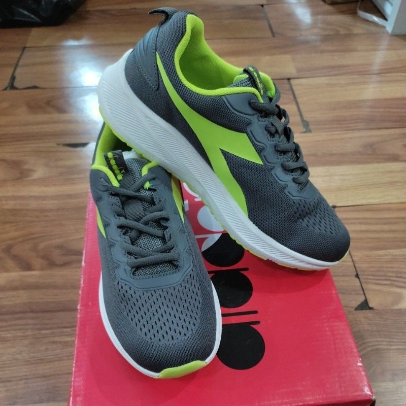 Sepatu Diadora Figura (M)