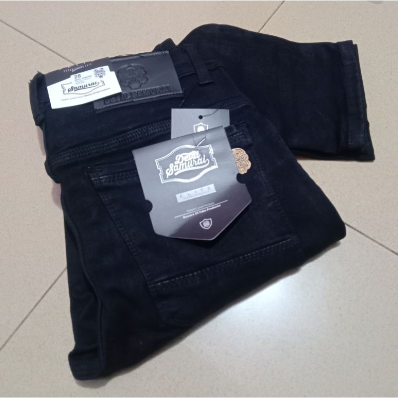 CELANA JEANS HITAM PEKAT PANJANG PRIA