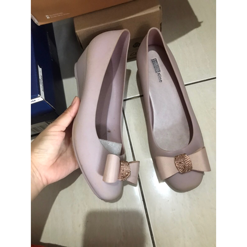 jelly shoes studio nine