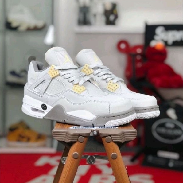 Air Jordan 4 Retro SE &quot;Craft&quot; Photon Dust