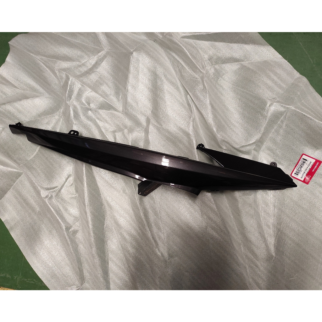 Cover Body Kiri Black Metallic/Red/Violet Revo AT Matic Original AHM