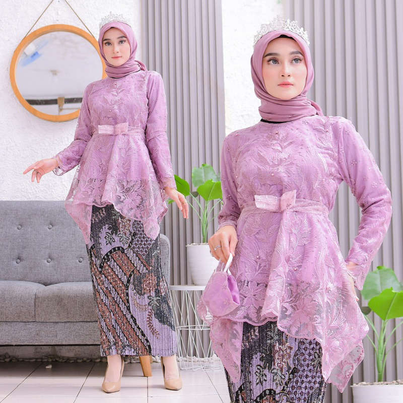 Vanriz Kebaya-Kebaya Wisuda Tile Gomes