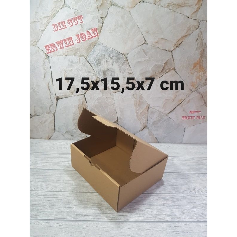 

Kardus Box 17,5x15,5x7 cm Kotak Karton Die Cut