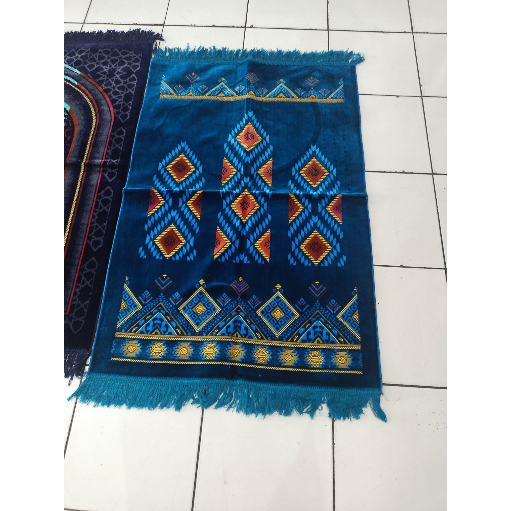 Sejadah karpet AR_Rahamn Gold ukuran 75 x 110 bahan bludru