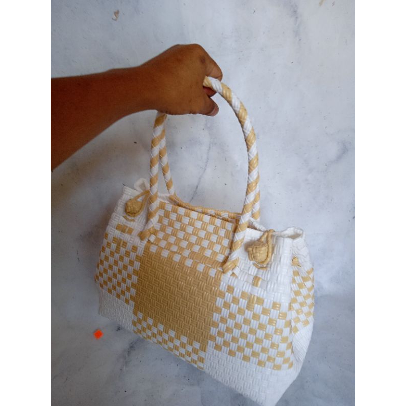 Tas Jali Anyaman Handmade Best Seller Size L Patty Kancing 2/ L Patty / Handmade/ Anyaman/ Hampers/ Belanja/Anyaman Handmade/ termurah/ premium/ tas anyaman plastik / tas jali jali termurah