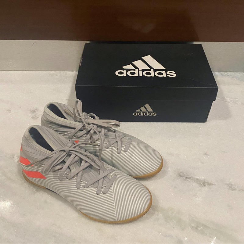 Sepatu anak adidas soccer sepak bola laki laki cowok abu abu tali nemeziz 19.3