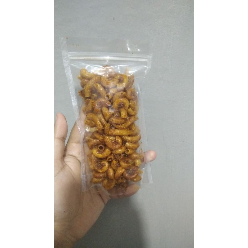 

makaroni pedas isi 100 gr renyah gurih dengan bumbu seblak