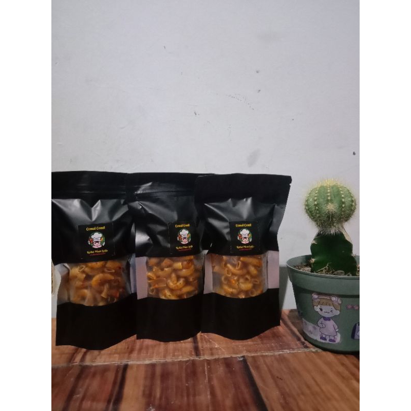 

makaroni cikruh bantat isi 60 gr pedas gurih exstra daun jeruk