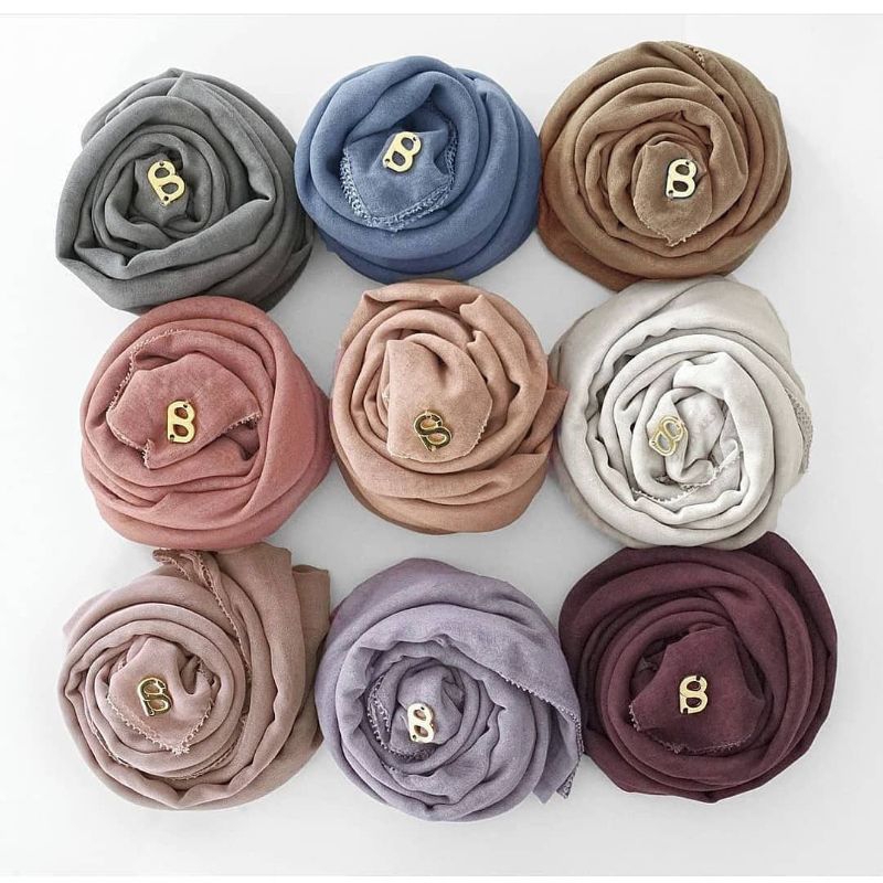 Buttonscarves Everyday Scarf Looklike Pakai Pin Logo Besi Everyday Scarf Ala ala Buttonscarves Every