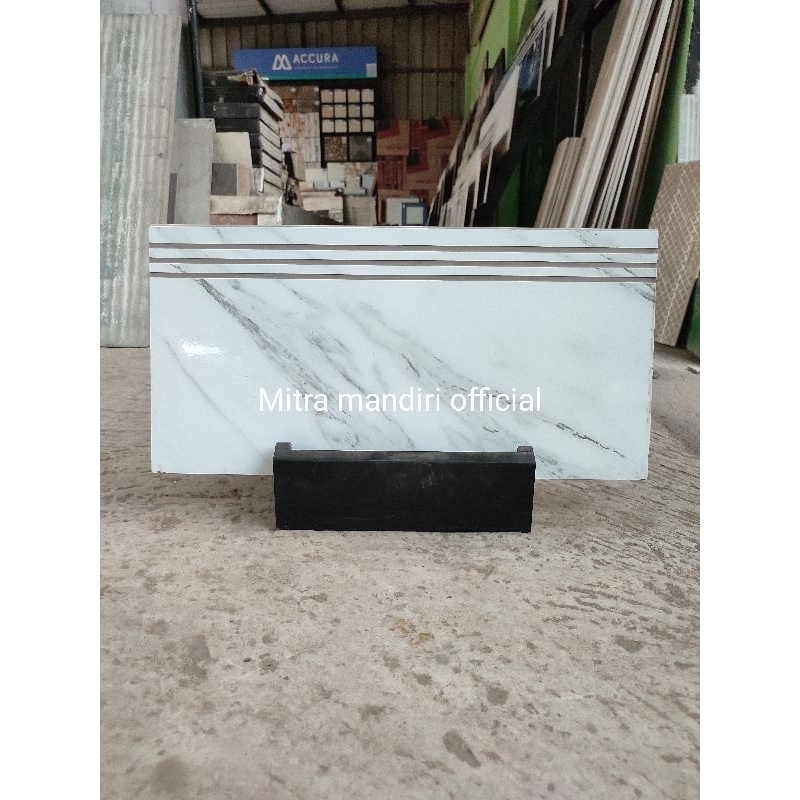 Granite tangga pijakan 30x60 Lavani white