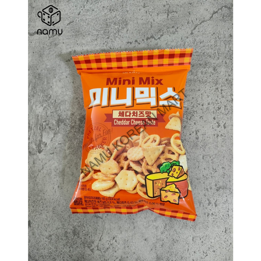 

Samjin Pretzel Cheddar Mini Mix 65gr / Makanan Ringan Rasa Keju / Pretzel Mini Mix / Cemilan Korea