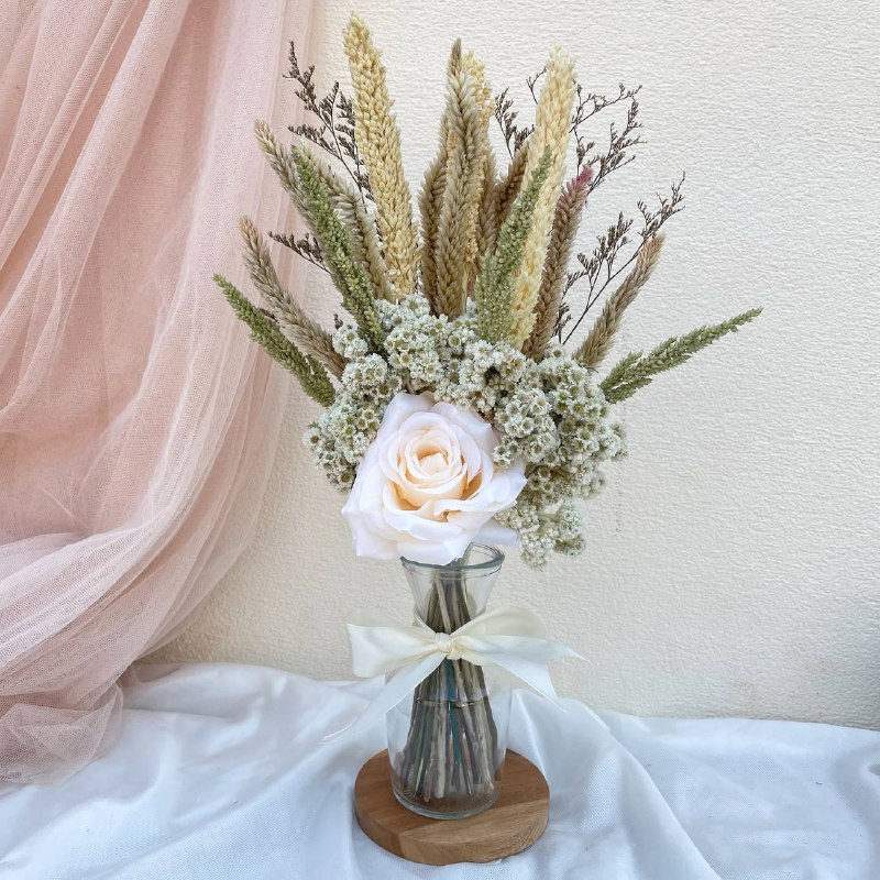 Satu set hiasan bunga kering dan vas