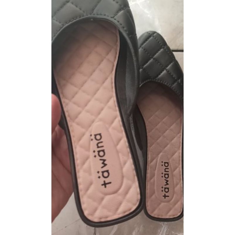 sandal tawana