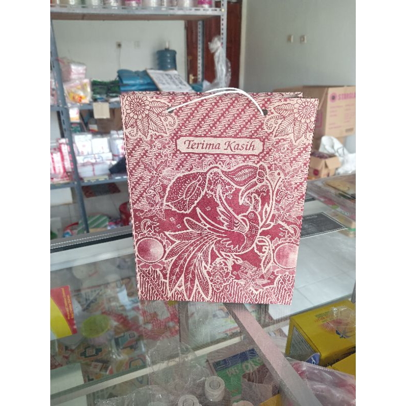

TAS KERTAS batik/Paperbag tanggung/Sedang(Tali Kertas)
