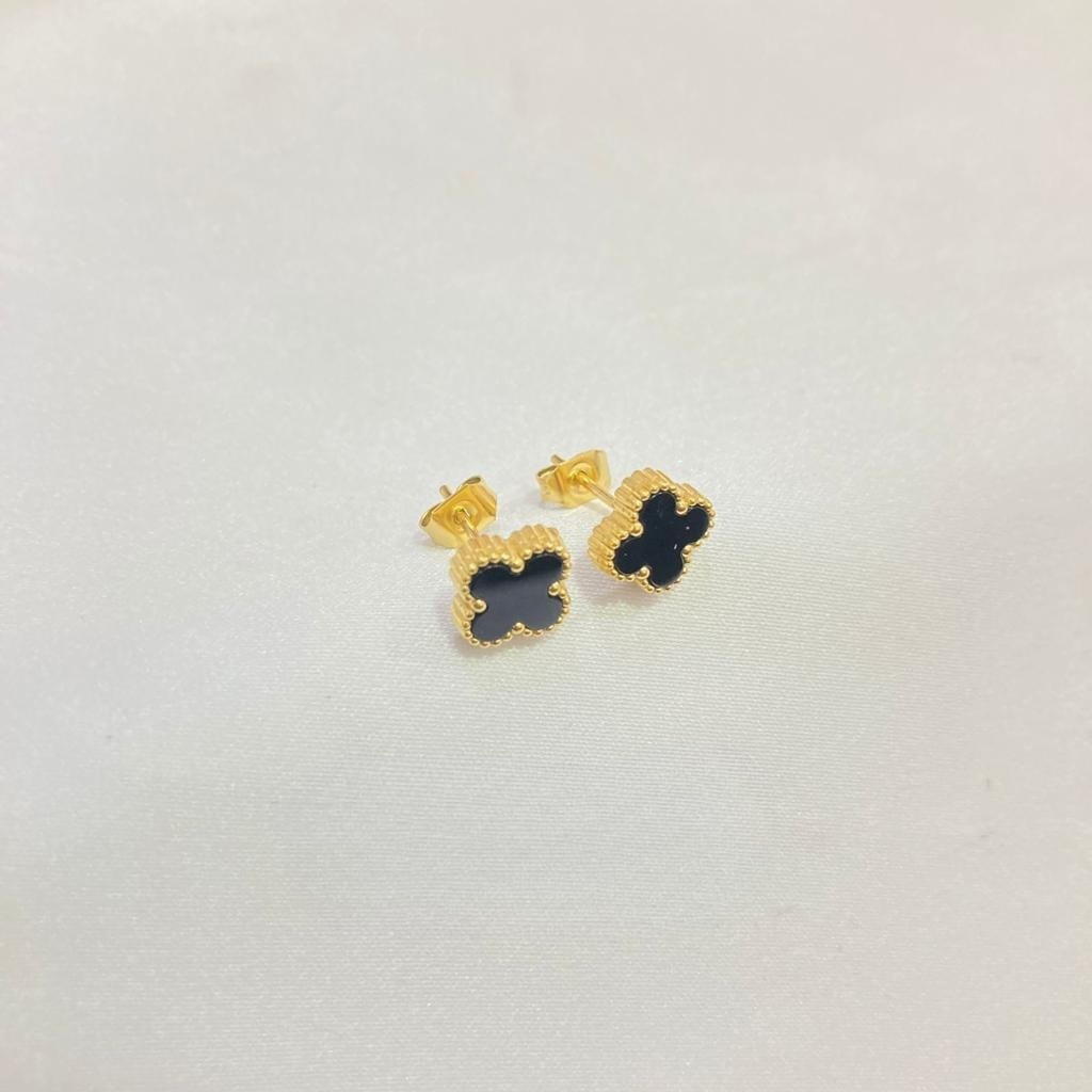 Anting Tusuk Titanium Anti Karat Wanita Model Clover Warna Gold