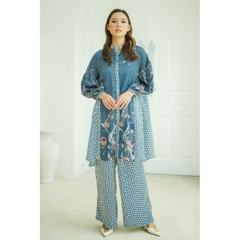 benang Jarum Raya Collection reina shirt sense of serenity