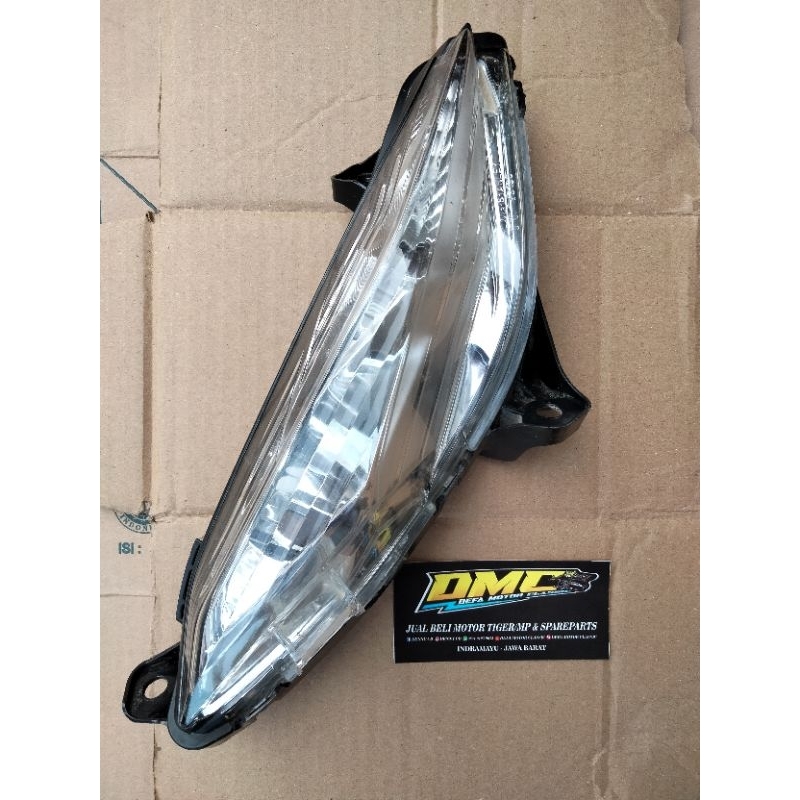 lampu sein depan Honda Supra GTR 150 bagian kanan lampu sein depan kanan Honda Supra GTR 150