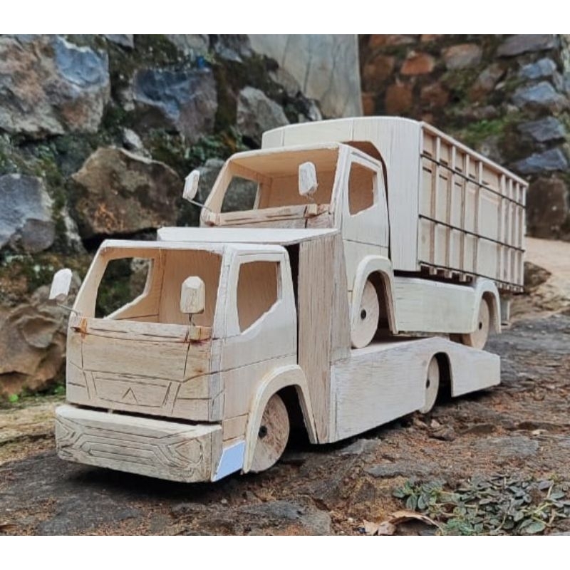 MINIATUR TRUK OLENG TOWING MENTAHAN CANTER