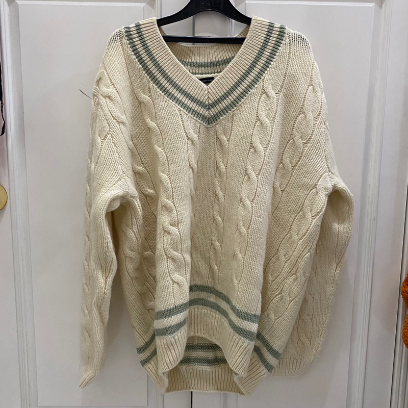 Brandy Melville V neck Sweater