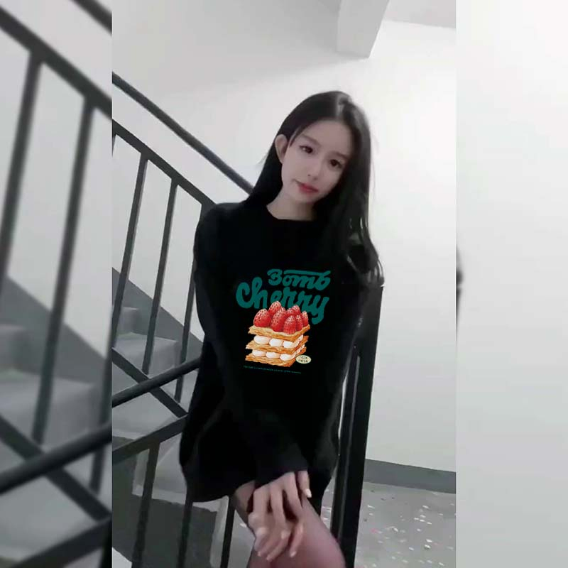 Kaos Stasan Wanita Oversize Sweater American Vintage Cartoon Graphic cake Priting Top Kekinian Casual Sweater