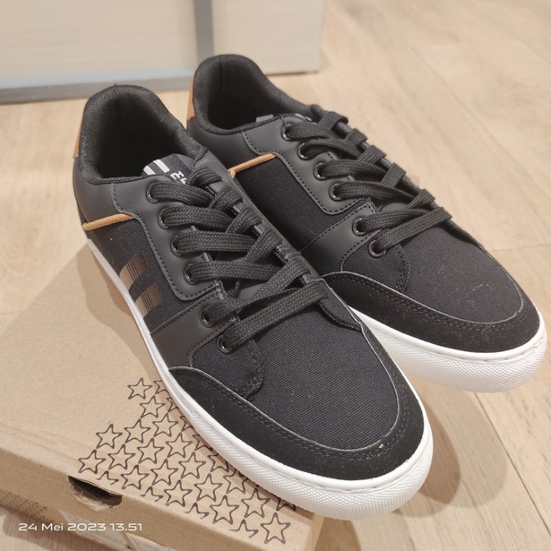 Bata Sneakers pria bahan kanvas antibakteri North star