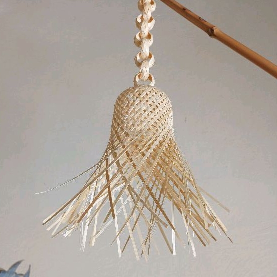 Kap lampu gantung anyaman bambu / kap lampion lampu cafe resto