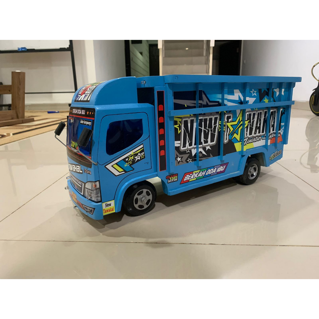 Mainan Kayu Mobilan Anak Truk Jadul Miniatur Truck Canter + Terpal Warna Kuning Naolona Ukuran Besar