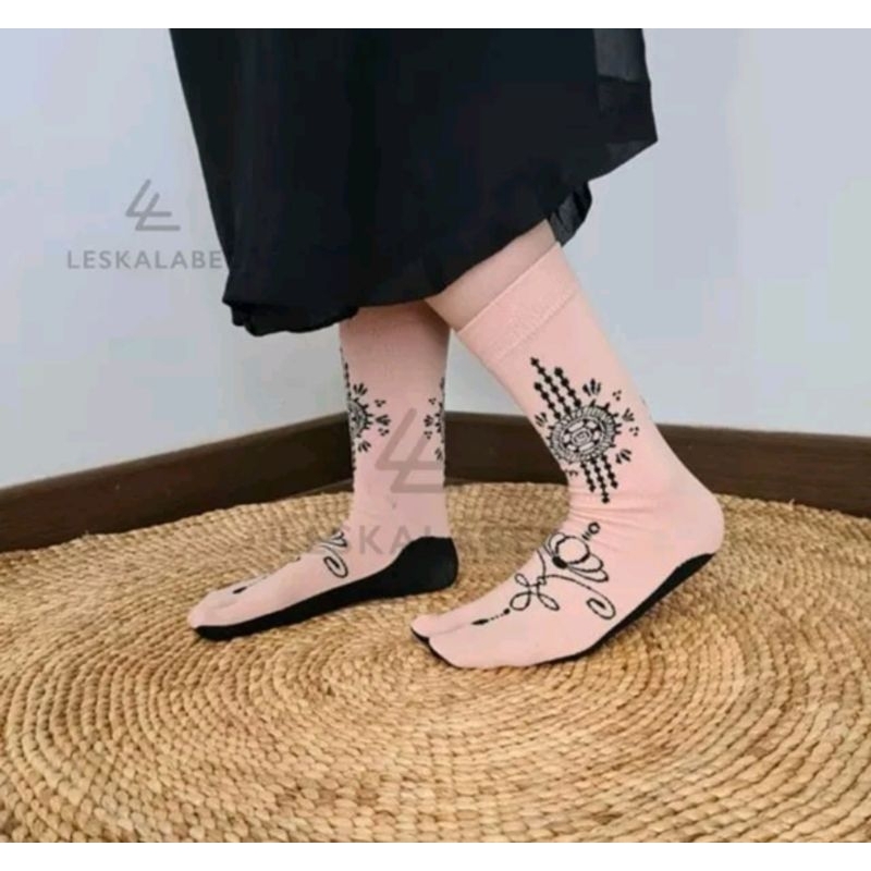 Kaos Kaki Jempol Motiv  Muslimah