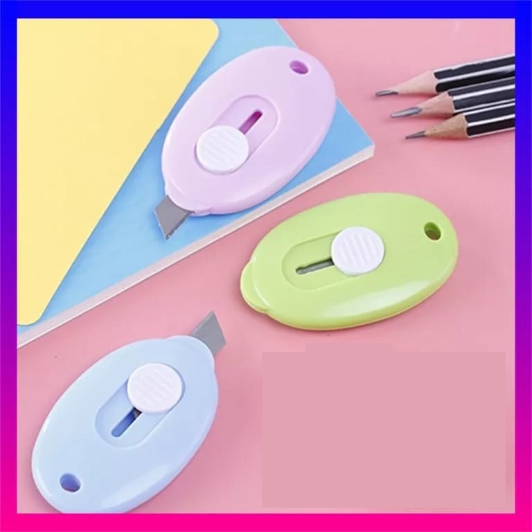 

Cutter Mini Portable Bentuk Oval Mini Cutter Polos Travel Kit Pemotong Kertas Paper Cutter Lucu