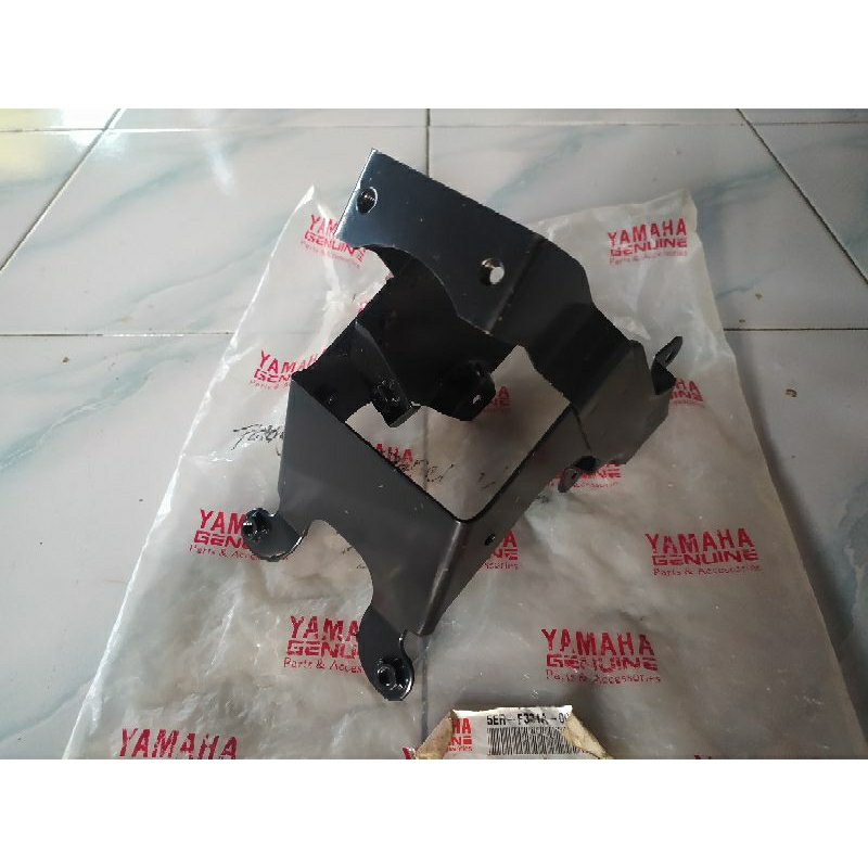 Bracket Braket Dudukan Panel dada Yamaha VEGA F1ZR original baru 5EE