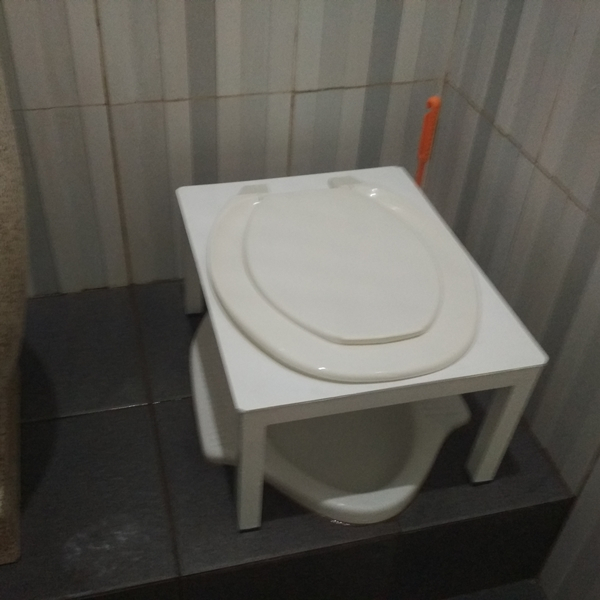 KLOSET DUDUK BESI TOILET DUDUK PORTABLE CLOSET DUDK RANGKA BESI