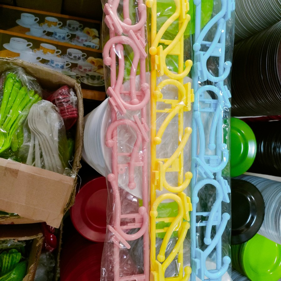 Kapstok Baju Plastik / Gantungan Baju Plastik Hawaii 1003