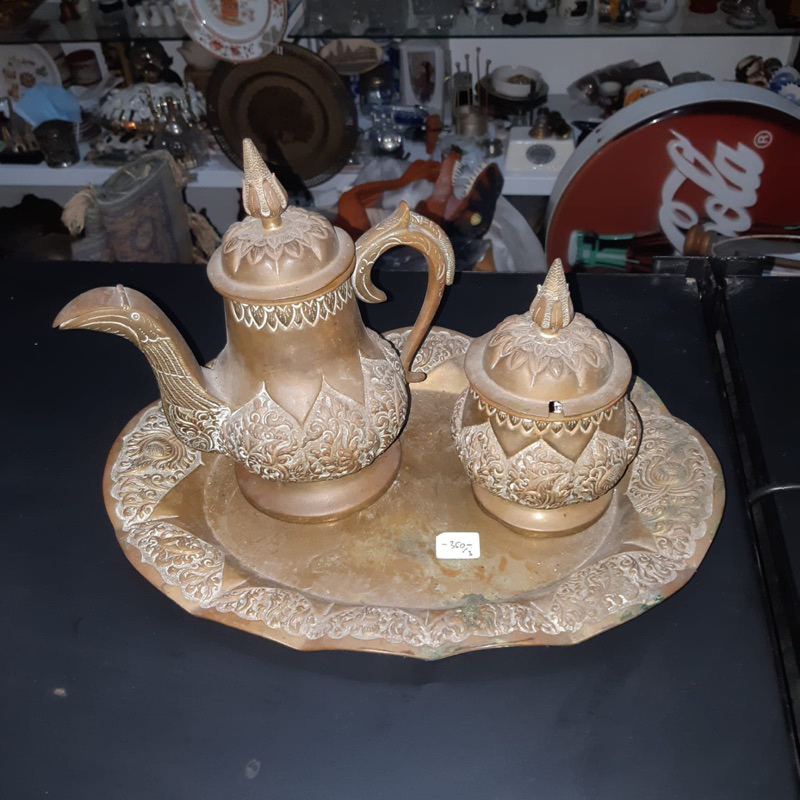 set 3 buah (teko, tpt gula, nampan) Teko nampan kuningan jadul