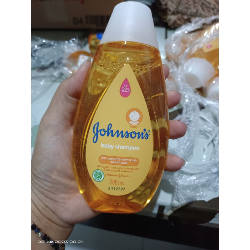 JOHNSON'S SABUN &amp; SAMPO BAYI 200ML