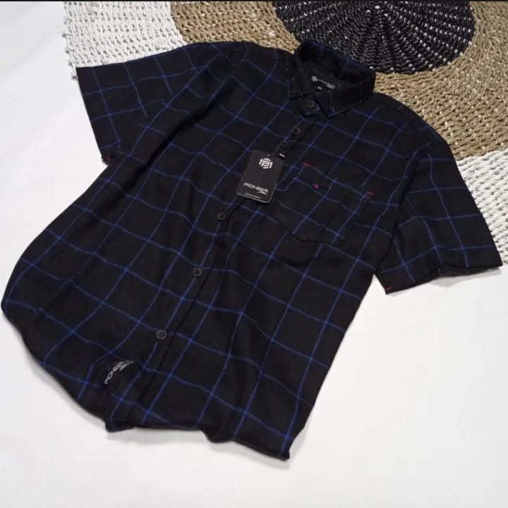 kemeja flanel pria lengan pendek motif hitam garis biru/kemeja flanel pria dan wanita casual distro