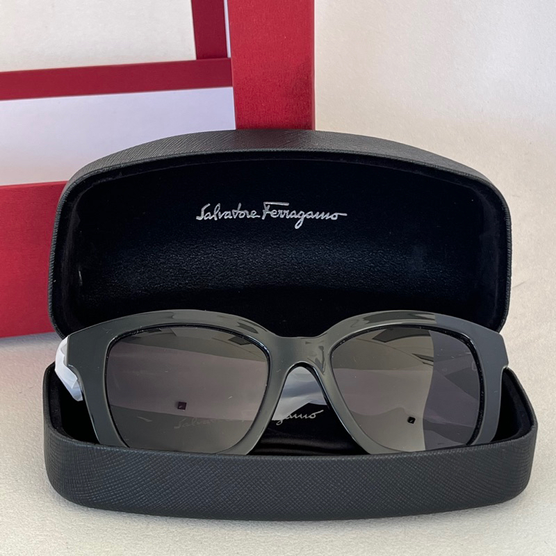 Kacamata Wanita Salvatore Ferragamo - Ferragamo Suns SF955S Black