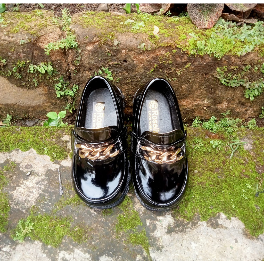 sepatu loafers anak motif rantai lucu dan trendy