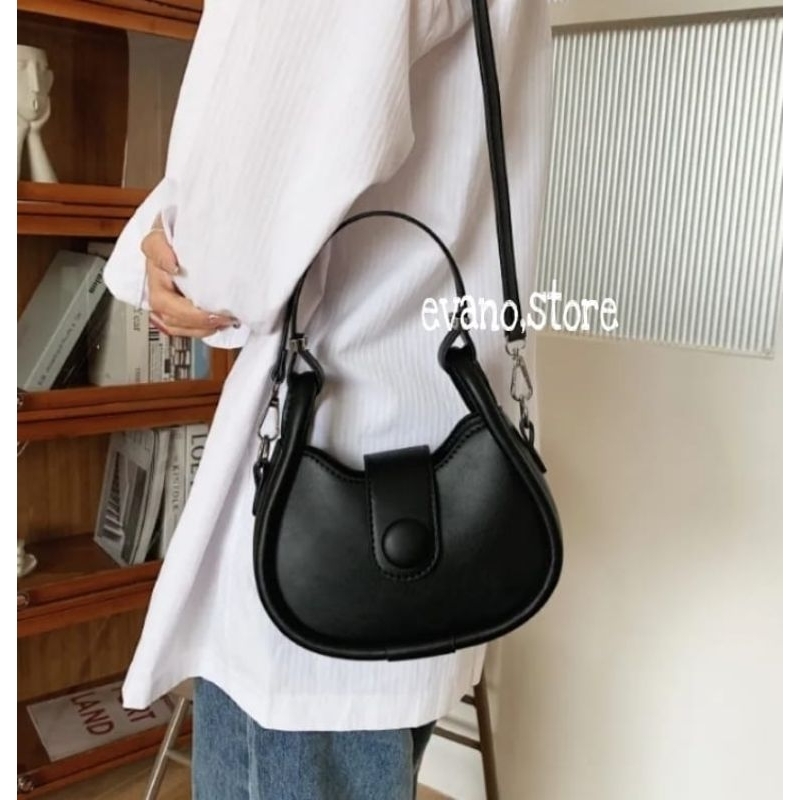 QILA SLING BAG,TAS SELEMPANG WANITA,TAS BAHU WANITA,TAS WANITA KOREAN STYLE,TAS KEKINIAN