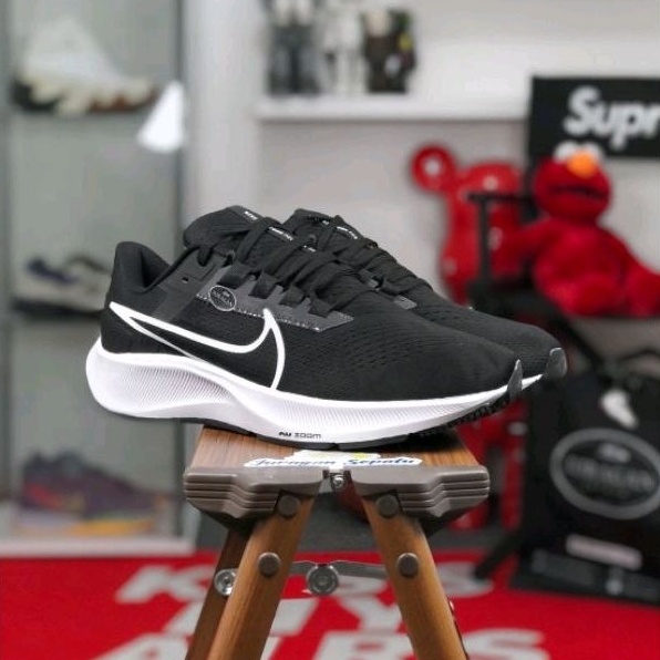 Nike Air Zoom Pegasus 38 &quot;Black White&quot;