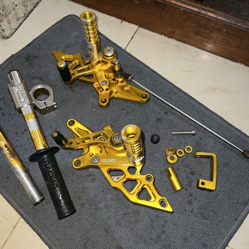 FootStep NUI Stang CBR 150R Thailand FI Injeksi F1 Honda 150 R Thai NUI Racing Project Gold Bekas Se