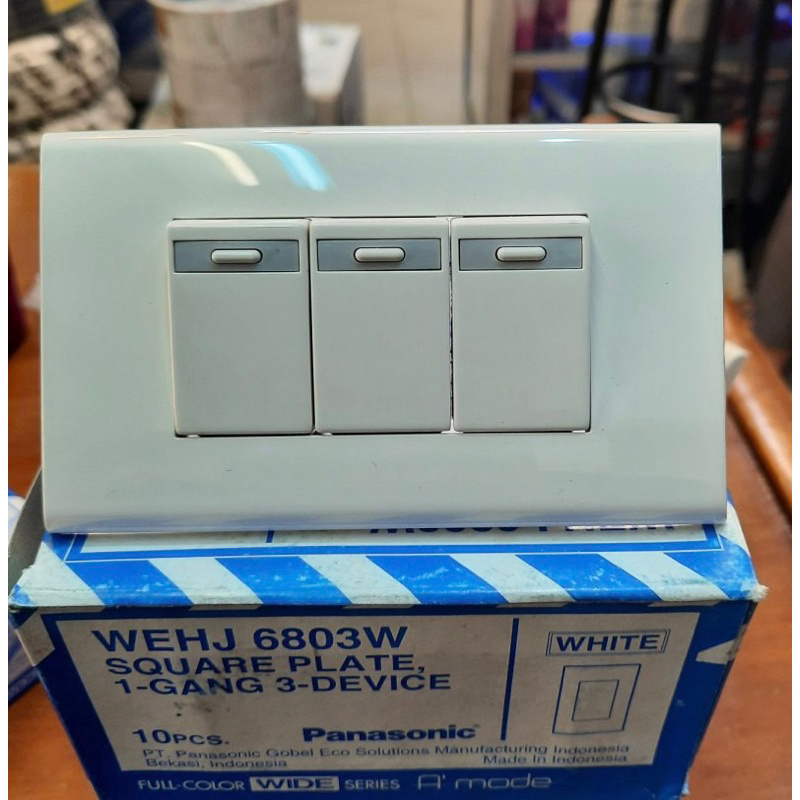 saklar Triple Panasonic - Saklar Lampu  - WEHJ6803W